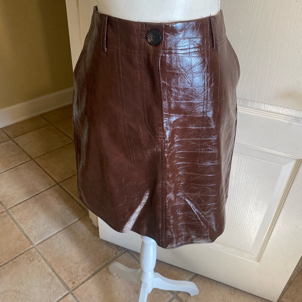 Elegant Brown Faux Leather Embossed Skirt size 6 NWT